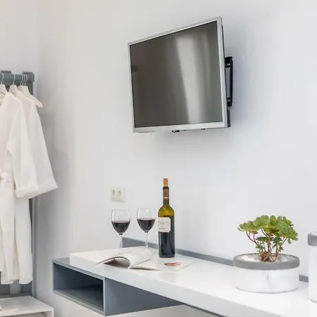 מלון Crystal Mare 3*