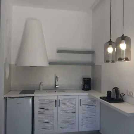 Crystal Mare מלון