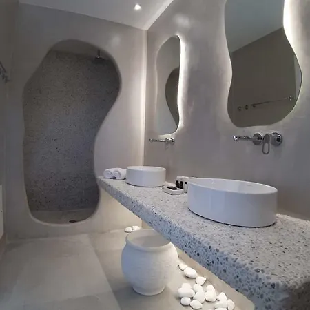 Crystal Mare מלון 3*