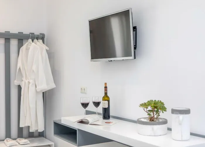 מלון Crystal Mare 3*