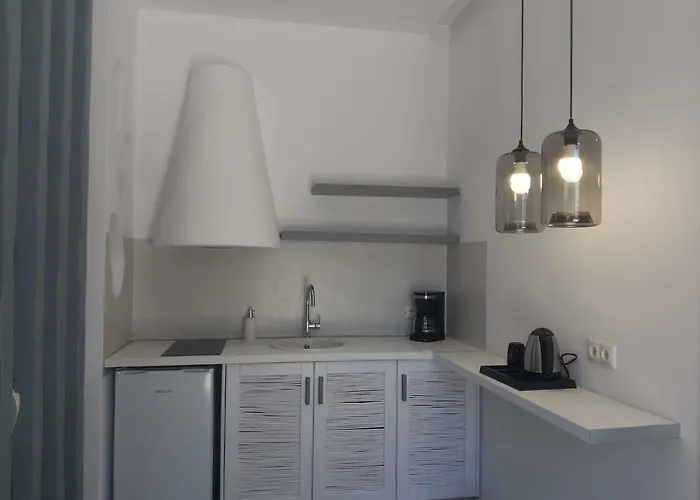 Crystal Mare מלון