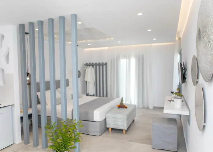 Crystal Mare מלון 3*