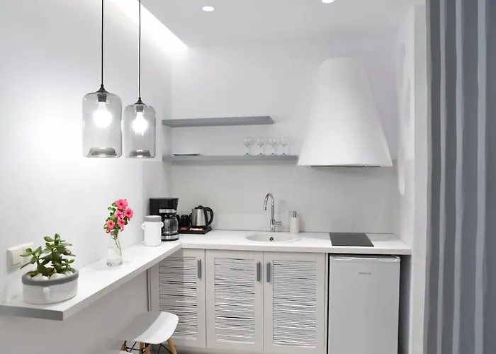 Crystal Mare מלון